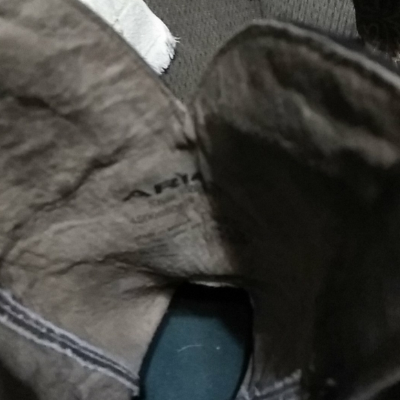 Sz 9.5 Ariat Boots. - Picture 3 of 4